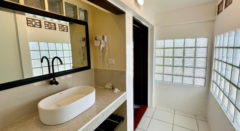 Image of Family Suite with Free Use of Golf Course 2