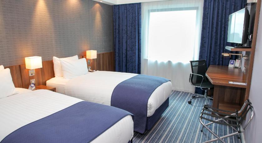 Holiday Inn Express London Heathrow T5 photo