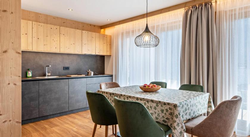 マレーベ Les Ciases Chalets Dolomites Apt 2 3つ星 シングルルーム プール