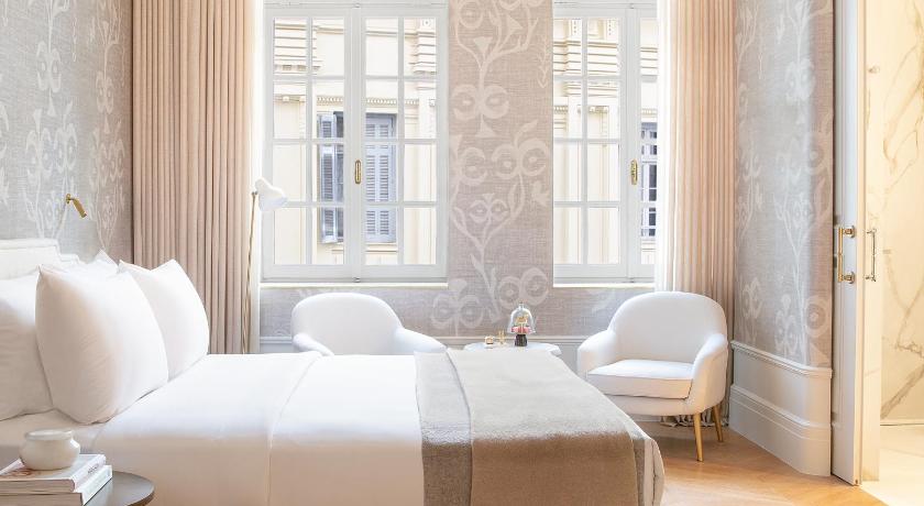 Image of Deluxe Room 8