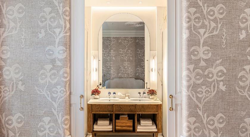 Image of Deluxe Room 10