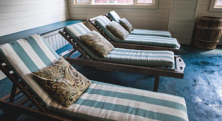 The Common Man Inn, Spa & Lodge photo