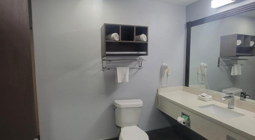 Blue Bay Inn and Suites photo