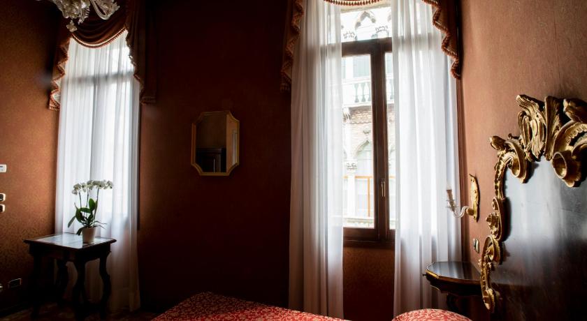 Image of Deluxe Double or Twin Room 3