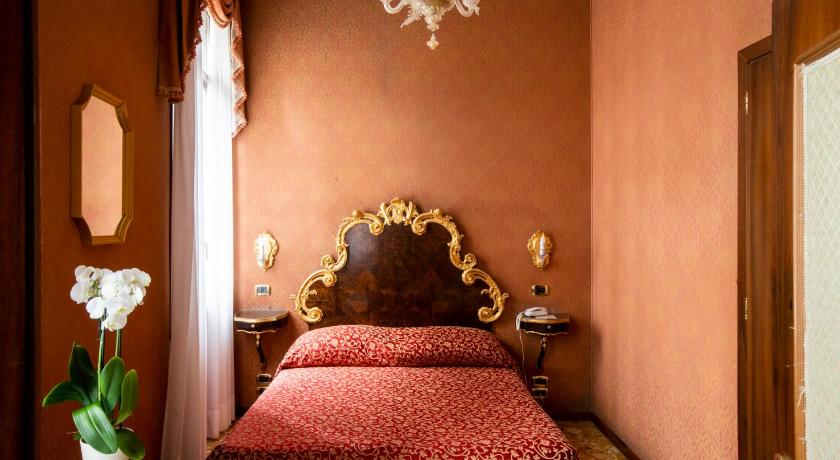 Image of Deluxe Double or Twin Room 1