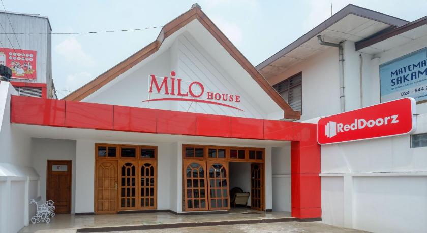 RedDoorz near Kawasan Simpang Lima Area – Semarang, IA