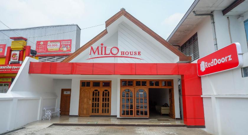 RedDoorz near Kawasan Simpang Lima Area – Semarang, IA