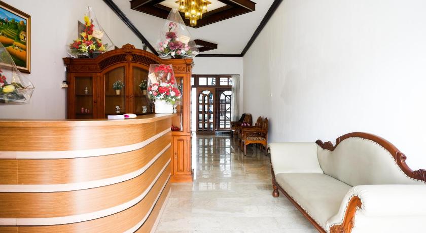 RedDoorz near Kawasan Simpang Lima Area – Semarang, IA