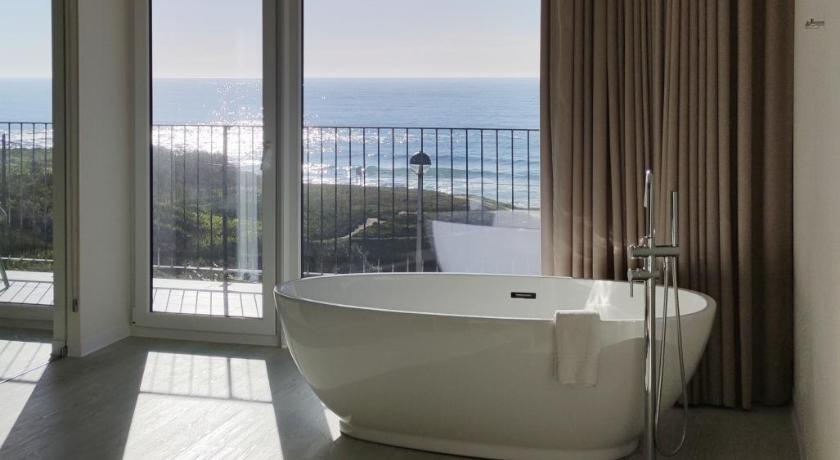 ポルト・コヴォ Porto Covo Praia Hotel & SPA 4つ星 ホテル プール