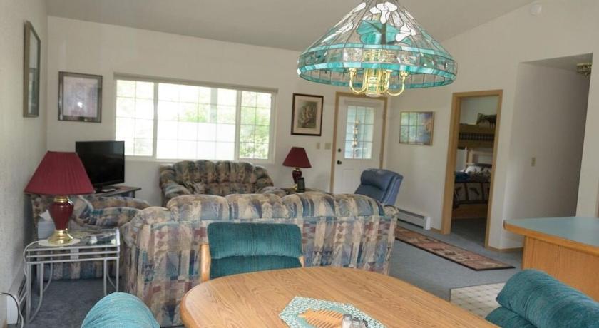 スターリング (AK) Klondike House 4つ星 宿泊施設 プール