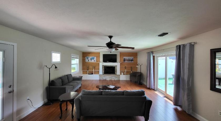 基石高地 SPACIOUS POOL HOME in North FL 5星级 住宿 套房