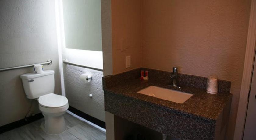 Days Inn & Suites by Wyndham Port Huron photo