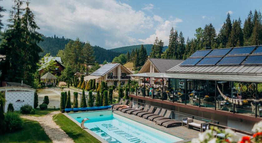Hotel Vedmezhyi Dvir — Hotel in Polyanytsya
