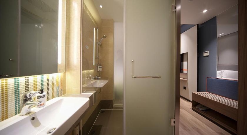 Holiday Inn Express Shanghai Pujiang photo