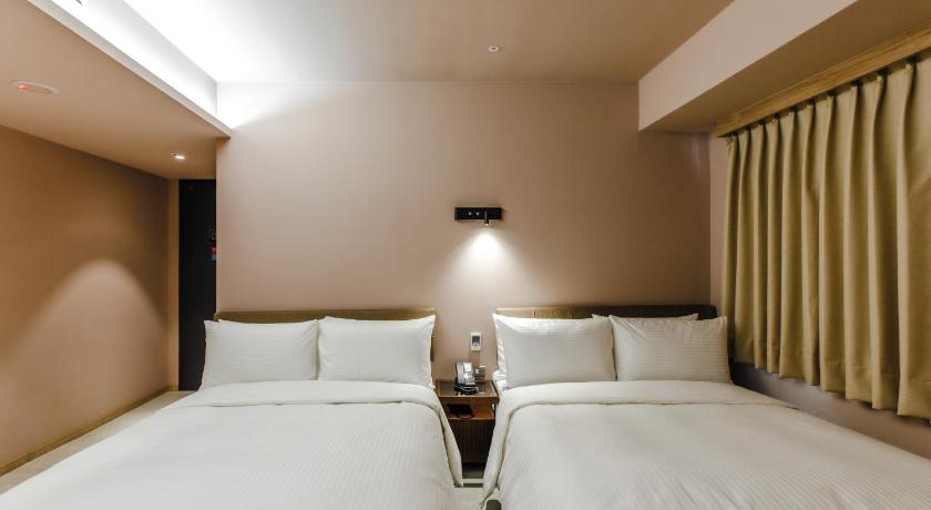 Image of Quadruple Deluxe 7