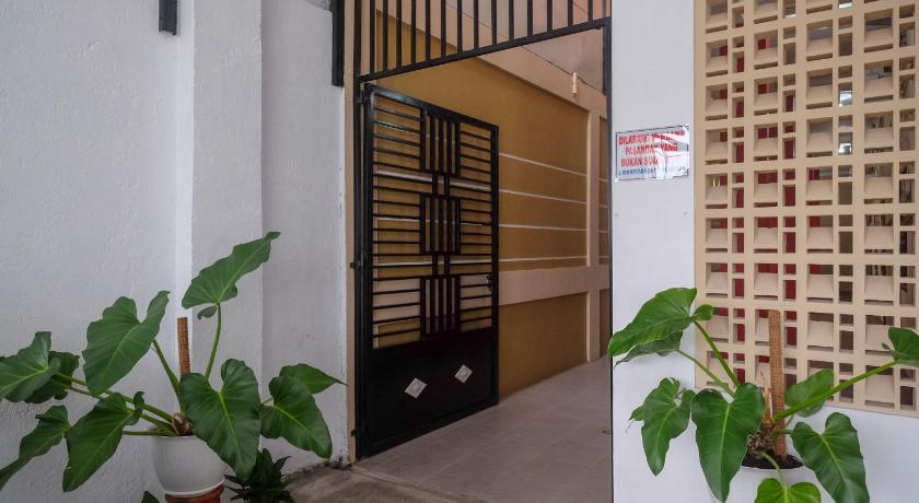 RedDoorz Syariah near Perempatan Kartasura – Kartasura, SD
