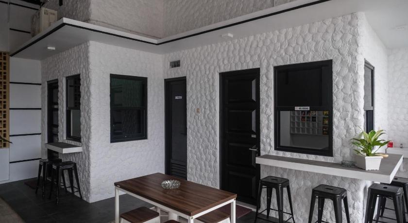 RedDoorz Syariah near Perempatan Kartasura – Kartasura, SD