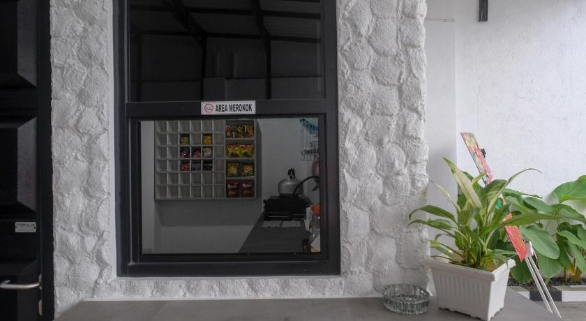 RedDoorz Syariah near Perempatan Kartasura – Kartasura, SD