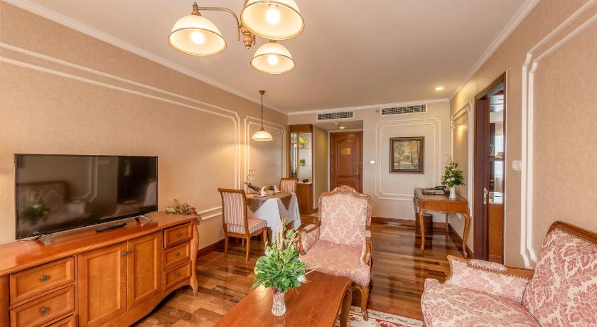 Zdjęcie: Luxury Suite King City View or River View 11