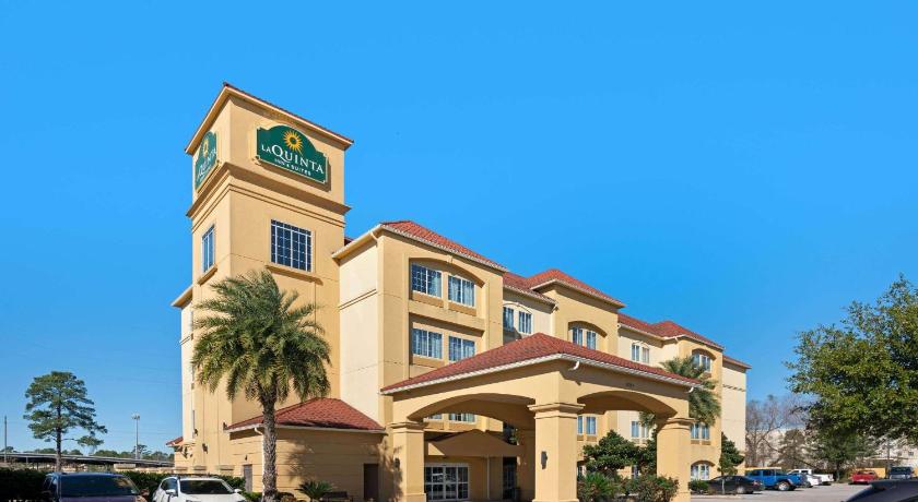 La Quinta Inn & Suites by Wyndham Houston Bush Intl Airpt E photo