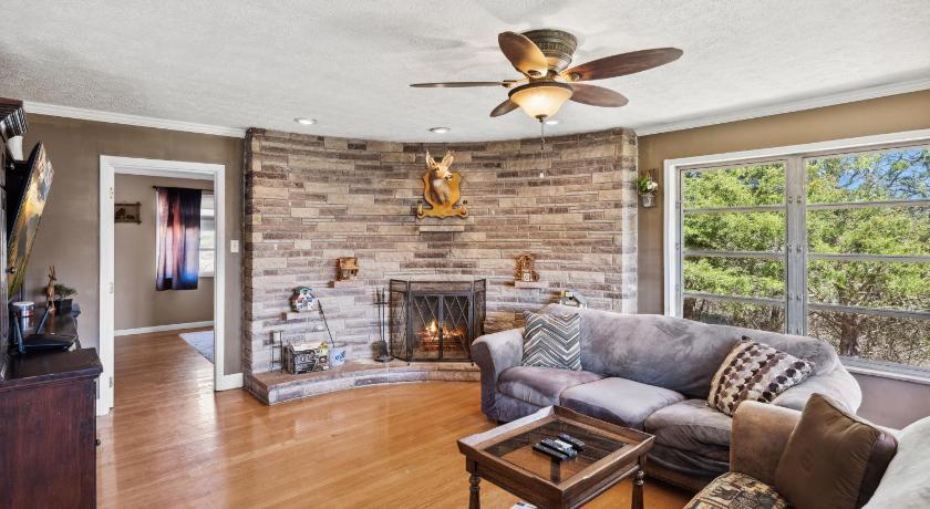 Mid-Century Vintage Brick Ranch Upstairs Guesthouse