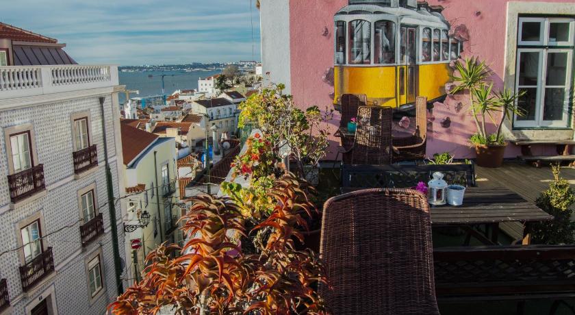 Alfama Patio Hostel photo