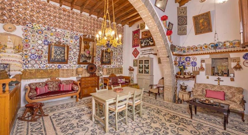 Beautiful historic house - image 2