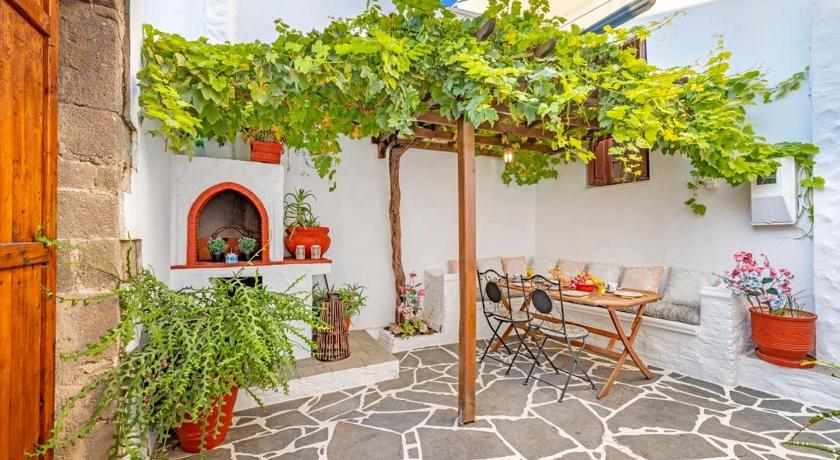 Beautiful historic house - image 10