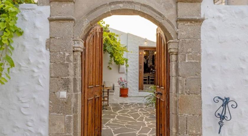 Beautiful historic house - image 3