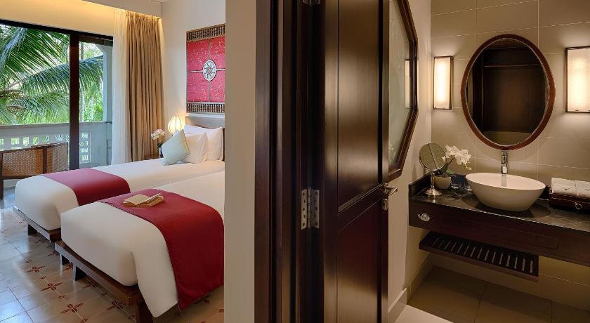 Image of Grand Deluxe River and Town View Twin Room 9