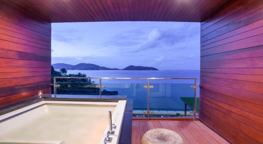 Фото: 1 King Bed, Deluxe Seaview Room, Non-Smoking 2