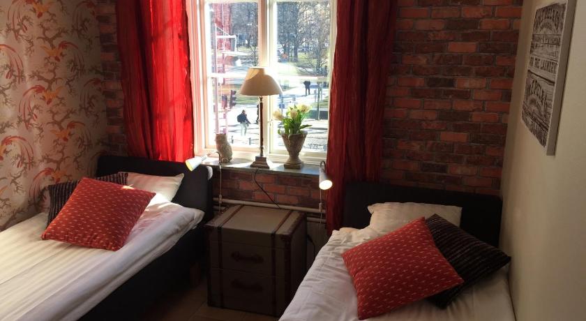 Image of Twin Room with Shared Bathroom 1