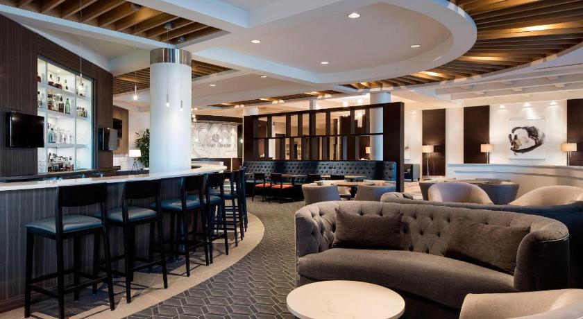 Sheraton Cavalier Calgary Hotel photo