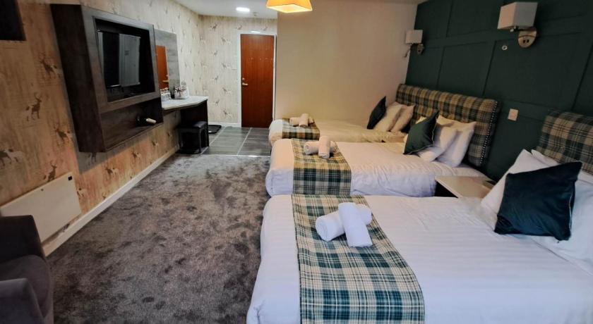 MacDonald Hotel & Cabins photo