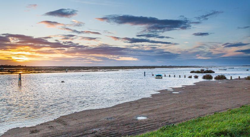 The Manor Coastal Hotel & Inn, Blakeney, Norfolk photo