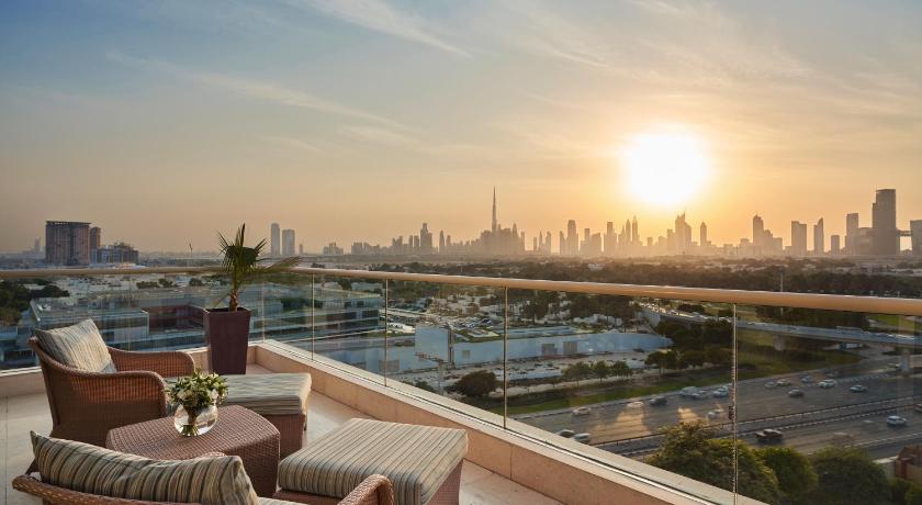 Image of Landmark Suite with Terrace, Skyline View & Club Lounge Access - including Daily Breakfast, Evening Drinks & Canapes 12