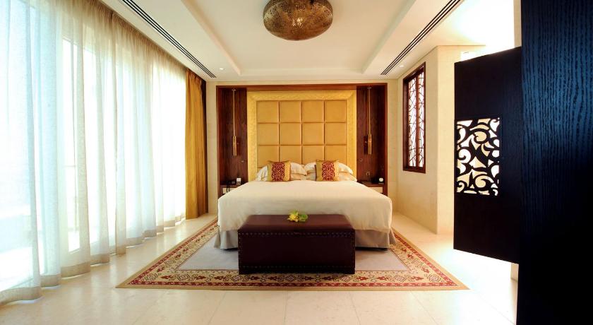 Image of Diplomatic Suite with Terrace, Skyline View & Club Lounge Access- including Daily Breakfast, Evening Drinks & Canapes 8