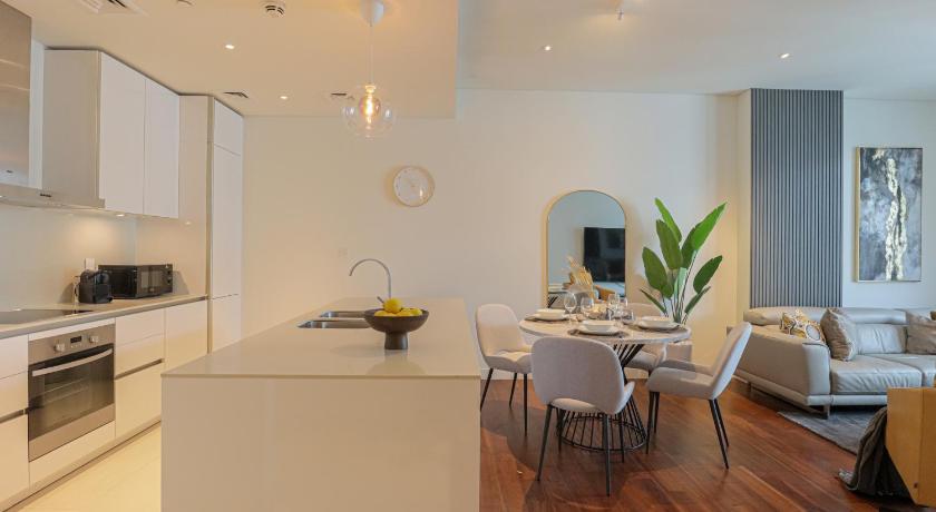 Charming Retreat in CityWalk With Balcony and Pool - main image