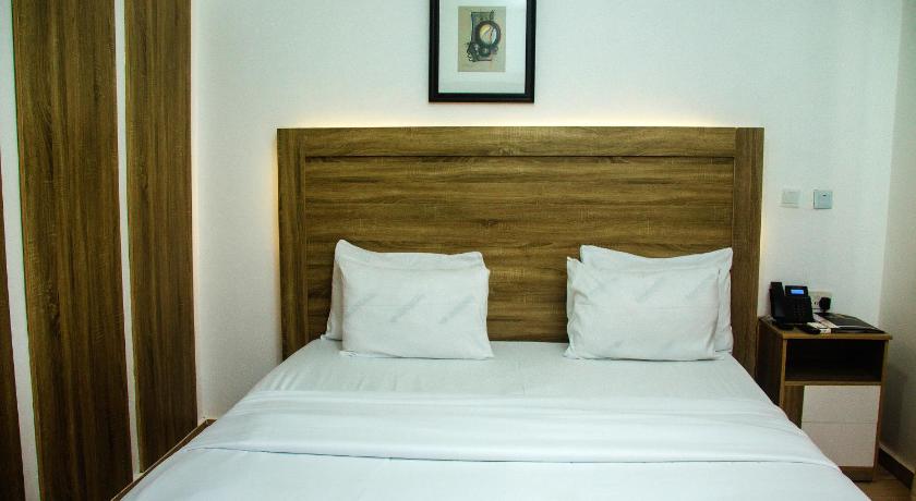 Hotel Capitol photo