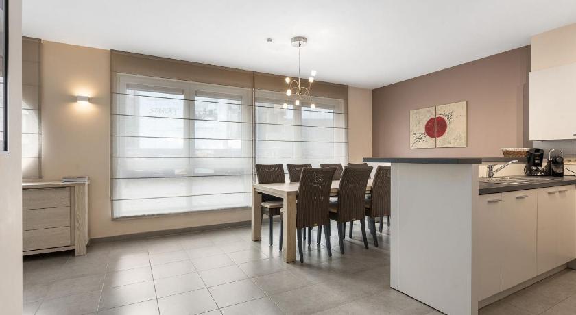 Spacious ground floor apartment for family - image 9