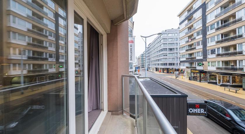 Charming apartment with cozy terrace - image 7