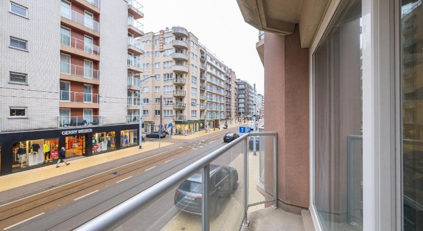 Charming apartment with cozy terrace - image 2