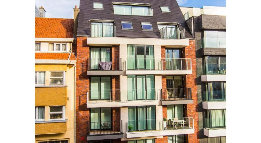 Modern apartment with spacious terrace - image 19