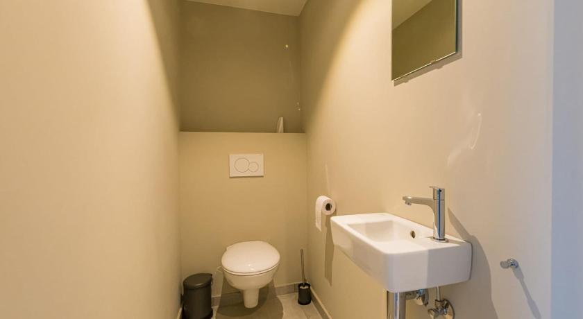 Modern apartment with spacious terrace - image 27