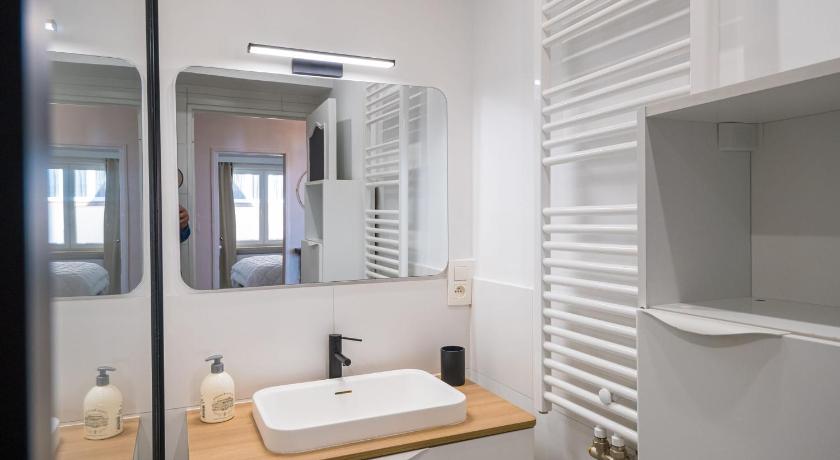 Apartment with 3 bedrooms near the sea - image 23