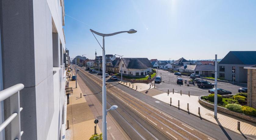 Apartment with 3 bedrooms near the sea - image 27