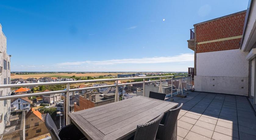 Beautiful penthouse with phenomenal sea view - image 16
