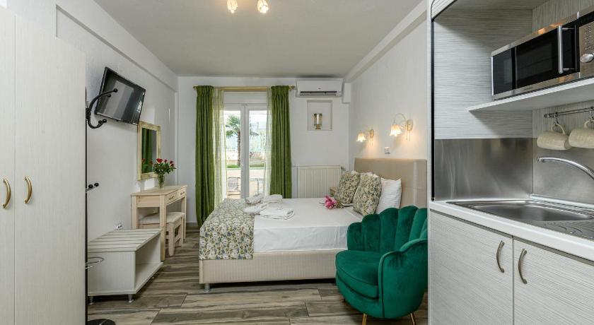 Stratos Deluxe Apartments photo