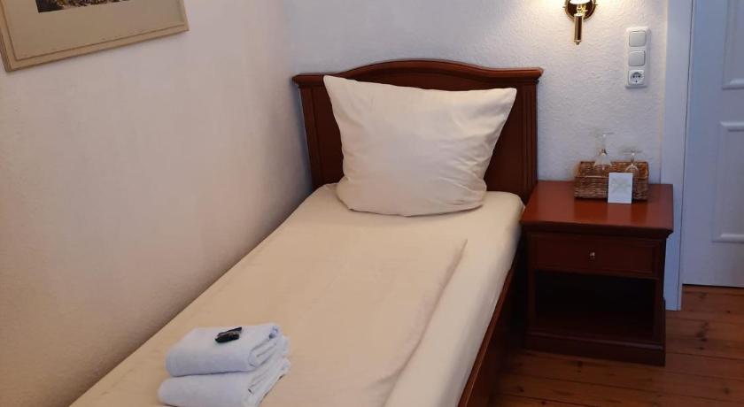 Image of Single Room 6