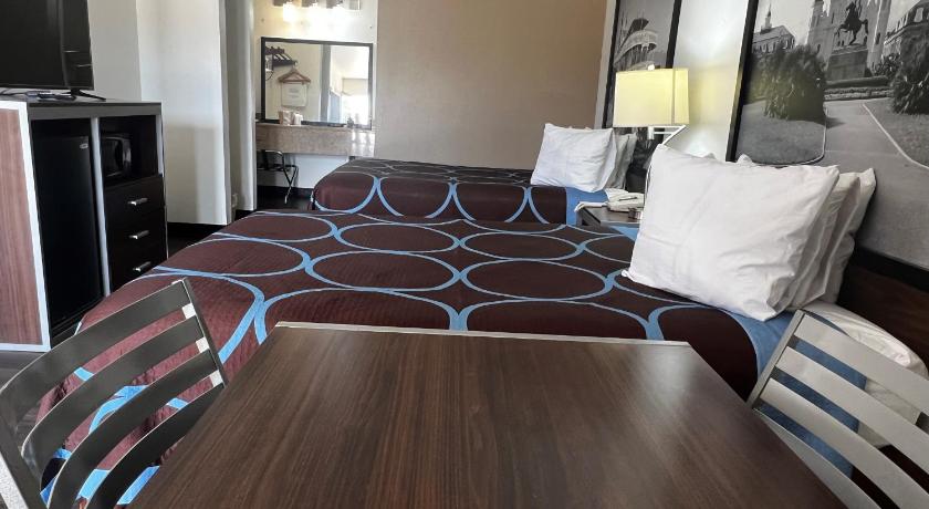 Super 8 By Wyndham Slidell photo